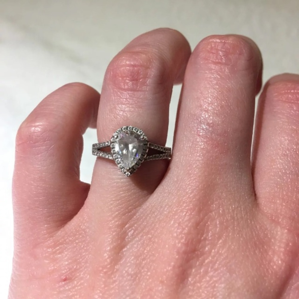 Gorgeous Sz 5 Wedding Ring .925